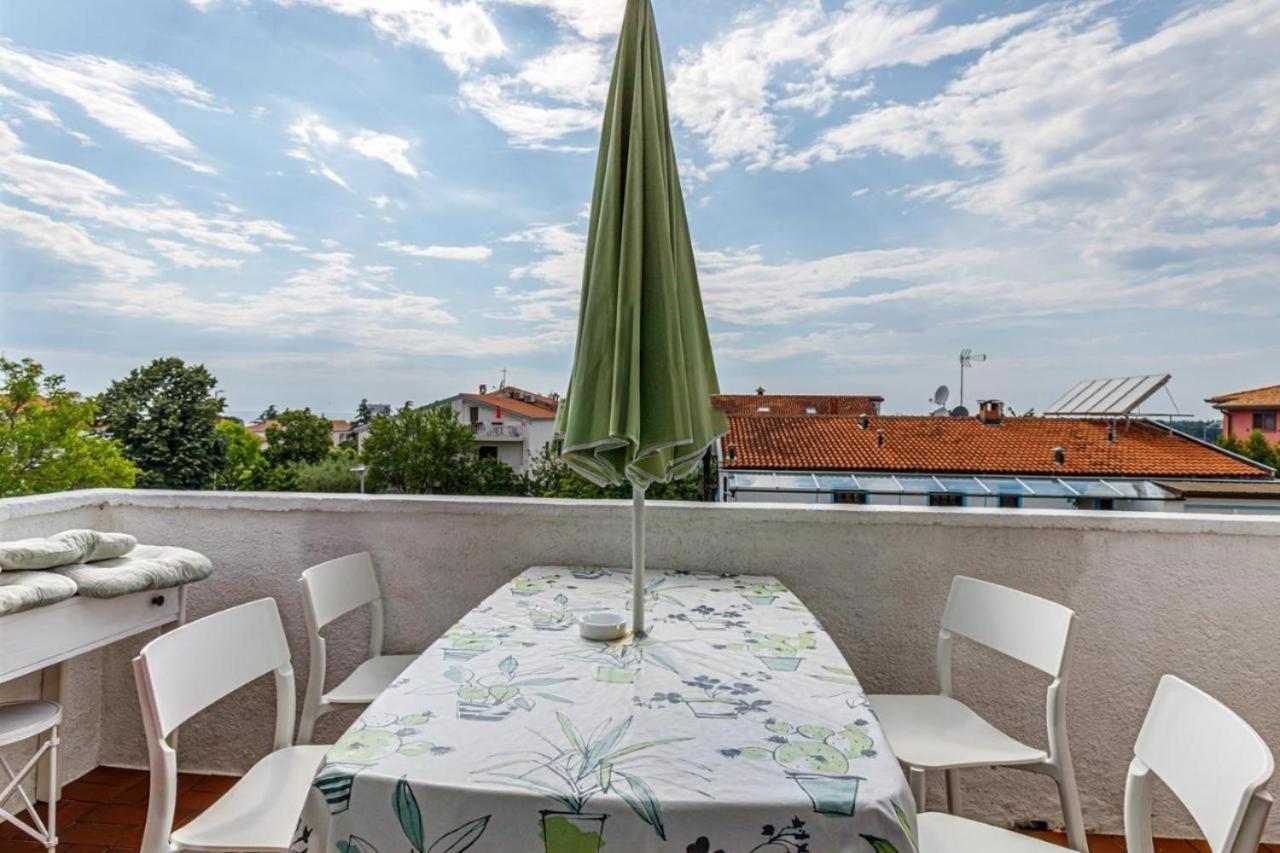 Luna 1 Poreč Exterior foto